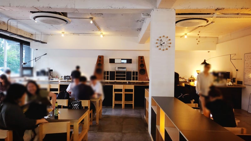 남영역 카페 & 바 추천 | 커피, 하이볼, 위스키, 맥주 그리고 분위기까지 모두 있는 'umoae' 이미지 3