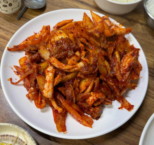 남대문 시장 숨은 맛집 - '우정식당'에서 제육+오징어볶음+부대찌개 풀코스 먹방 이미지 4