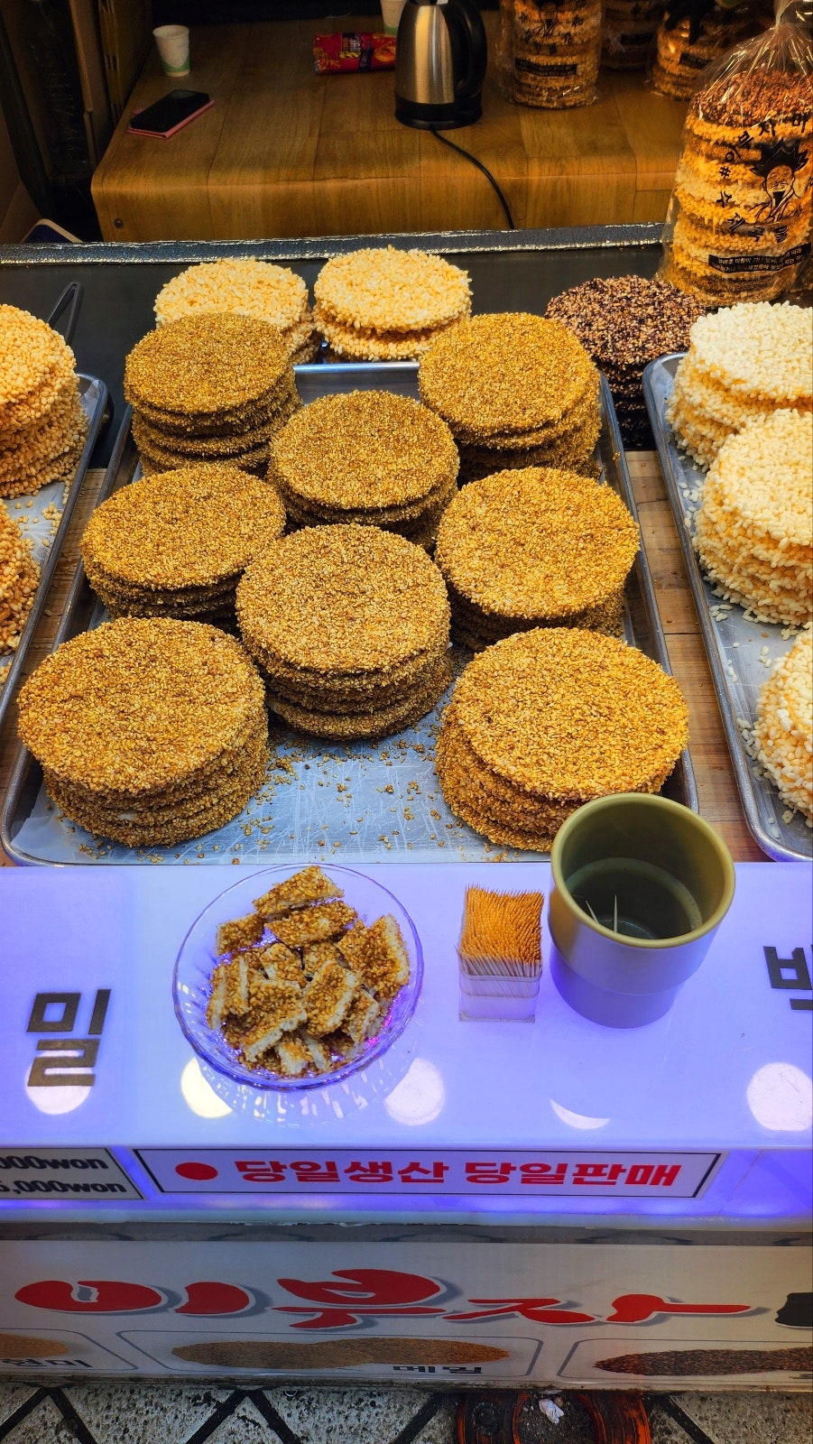 속초 먹거리 추천 | 속초 중앙시장 디저트 맛집 이부자 마약곳간 곡물강정 후기 이미지 3