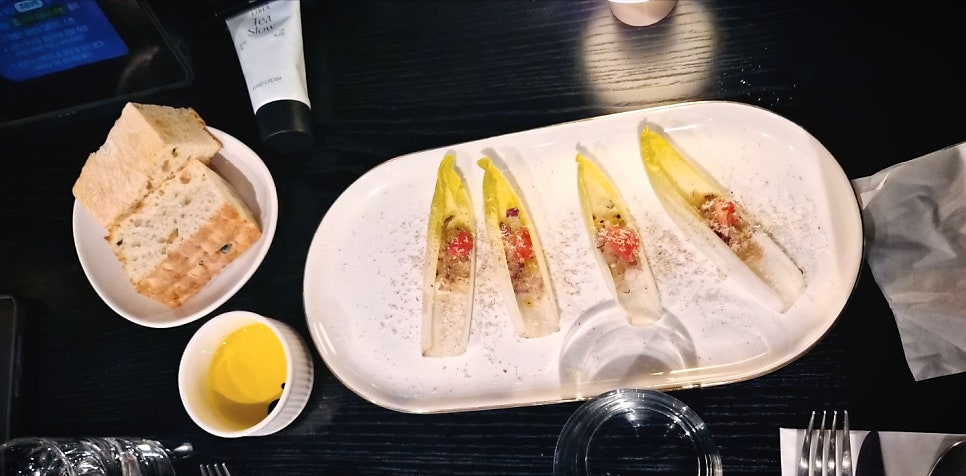 신논현 데이트 추천 | 공연과 식사를 동시에 가성비 강남 스테이크 맛집 플랫나인 방문기 이미지 3