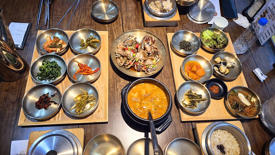 신중동 맛집 한식 추천 | 모임장소로 추천하는 중동 롯데백화점 맛집 김명주 뜰안채밥상 신중동점 후기