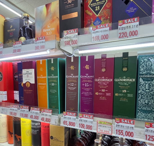 가성비는 아니지만 애정하는 위스키 추천 | 로얄살루트 21 소개 및 싸게 사는 방법과 맛있게 즐기는 팁 이미지 5