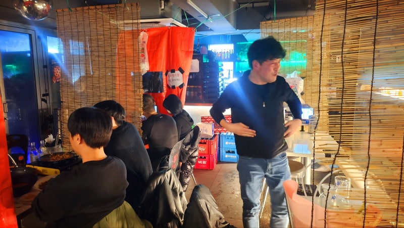 홍대 닭발 맛집 추천 | 단체회식 술집으로 추천하는 홍대입구역룸술집맛집 교장맥주 홍대입구역점 후기 이미지 4