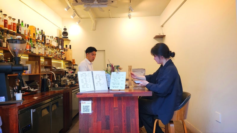 선유도 분위기 맛집 | 커피, 맥주, 위스키까지 즐길 수 있는 흰지 이미지 6