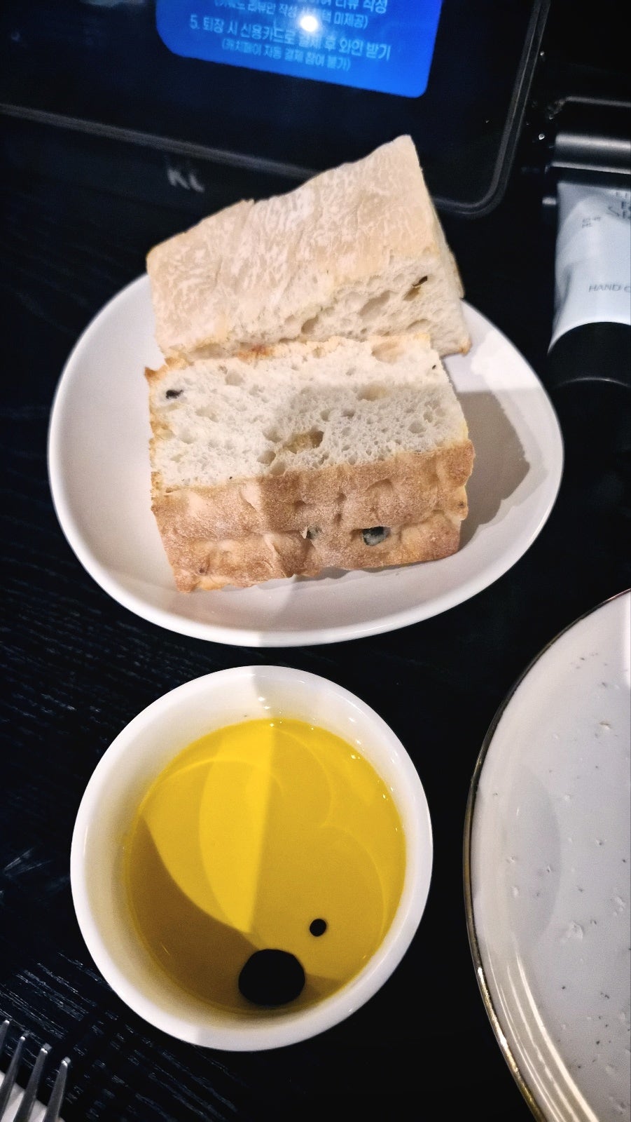 신논현 데이트 추천 | 공연과 식사를 동시에 가성비 강남 스테이크 맛집 플랫나인 방문기 이미지 25