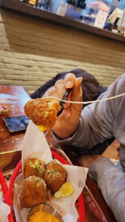 한강 버거 국회의사당역혼밥 추천 | 감자칩 무제한 제공하는 여의도 순복음교회 맛집 바스버거 국회의사당점 후기 이미지 26