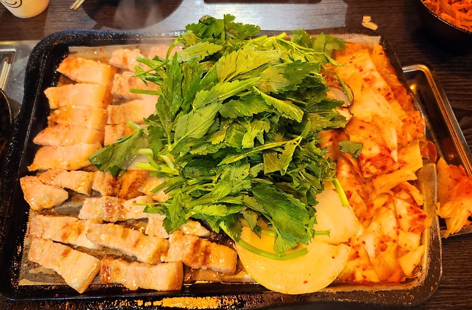 여의도 회식 추천 | 여의도역 샛강역 맛집 삼겹살 구워주는 고기집 스마일삼겹 여의도본점 후기