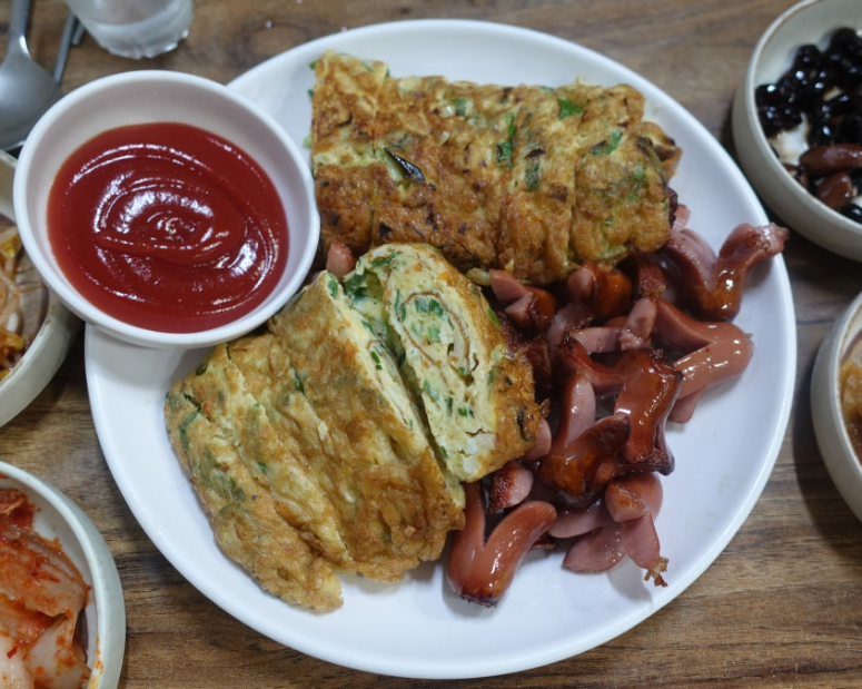 남대문 시장 숨은 맛집 - '우정식당'에서 제육+오징어볶음+부대찌개 풀코스 먹방 이미지 6