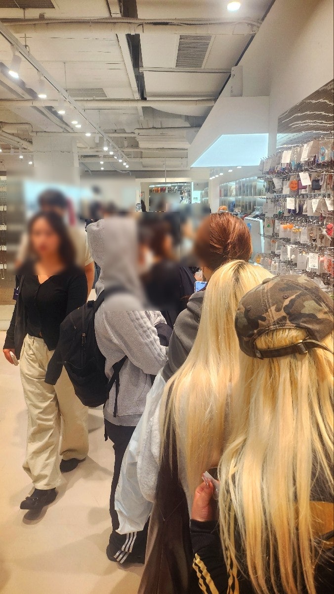 가성비 홍대옷가게 추천 | 홍대놀거리 에이블리 오프라인 버전 LOOF 방문 후기 이미지 17