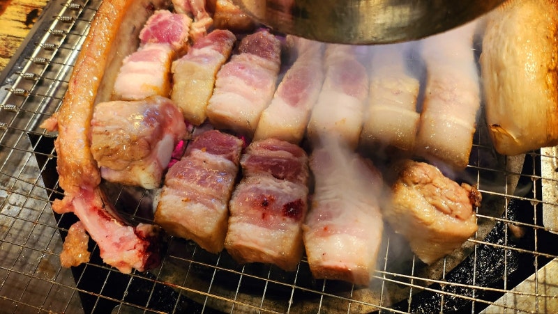 명동역맛집 추천 | 회식장소로 추천하는 서울3대삼겹살집 육통령명동본점 후기