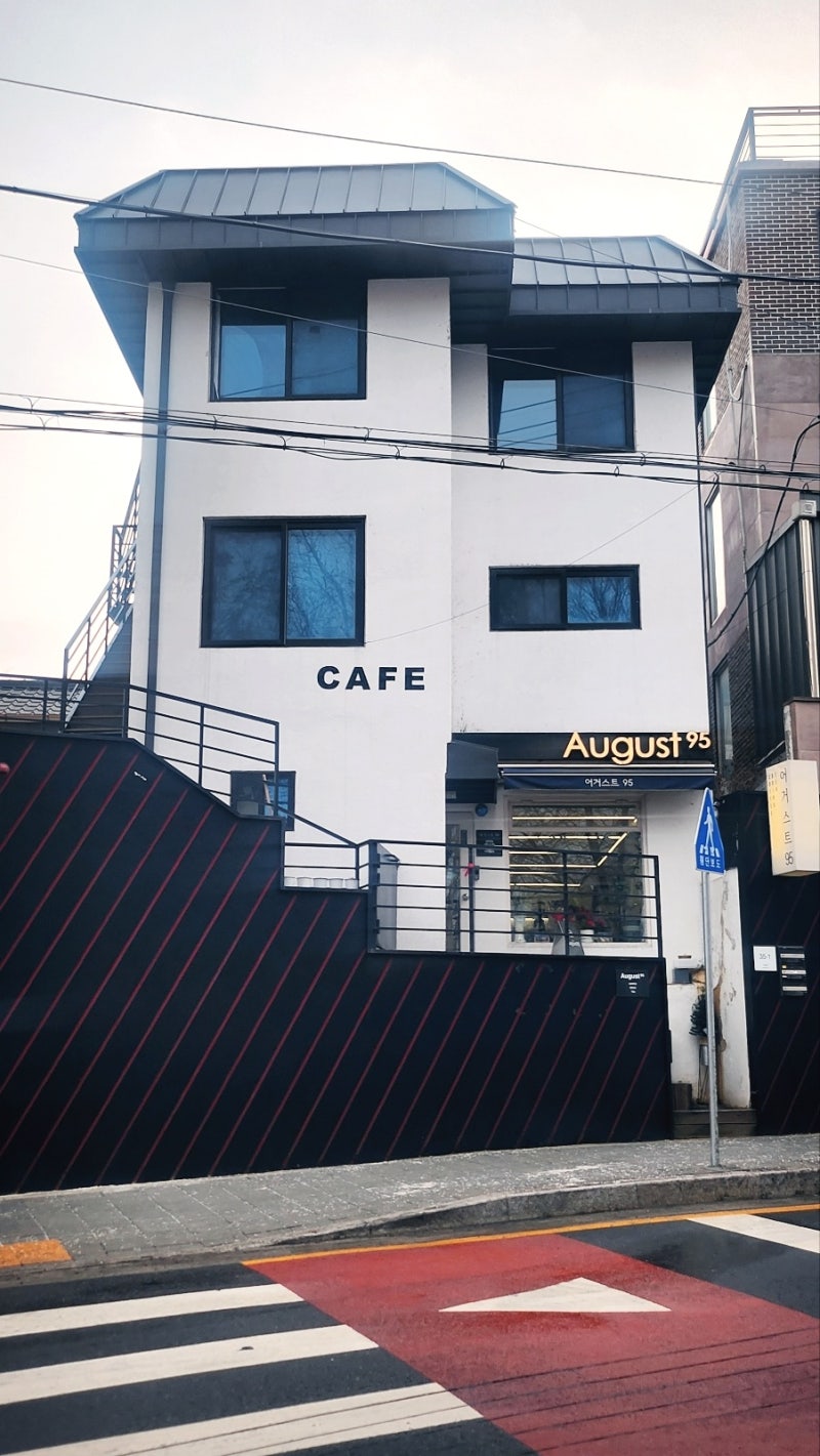 효창공원 내돈내산 카페 추천 | 용산 데이트로 손색 없는 백범김구기념관 근처 카페 어거스트95 후기 이미지 2