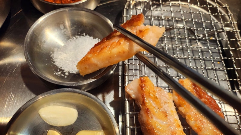 영등포구청역 고기집 맛집 추천 | 회식장소 추천하는 구워주는 고기집 돼지갈비 맛집 초량생갈비 후기 이미지 20