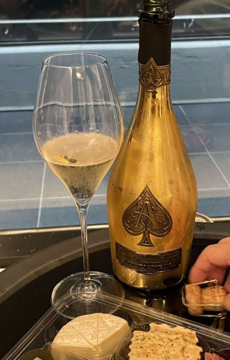 돔페리뇽(Dom Pérignon) vs 아르망 드 브리낙(Armand de Brignac Brut Gold) 비교하기 이미지 3