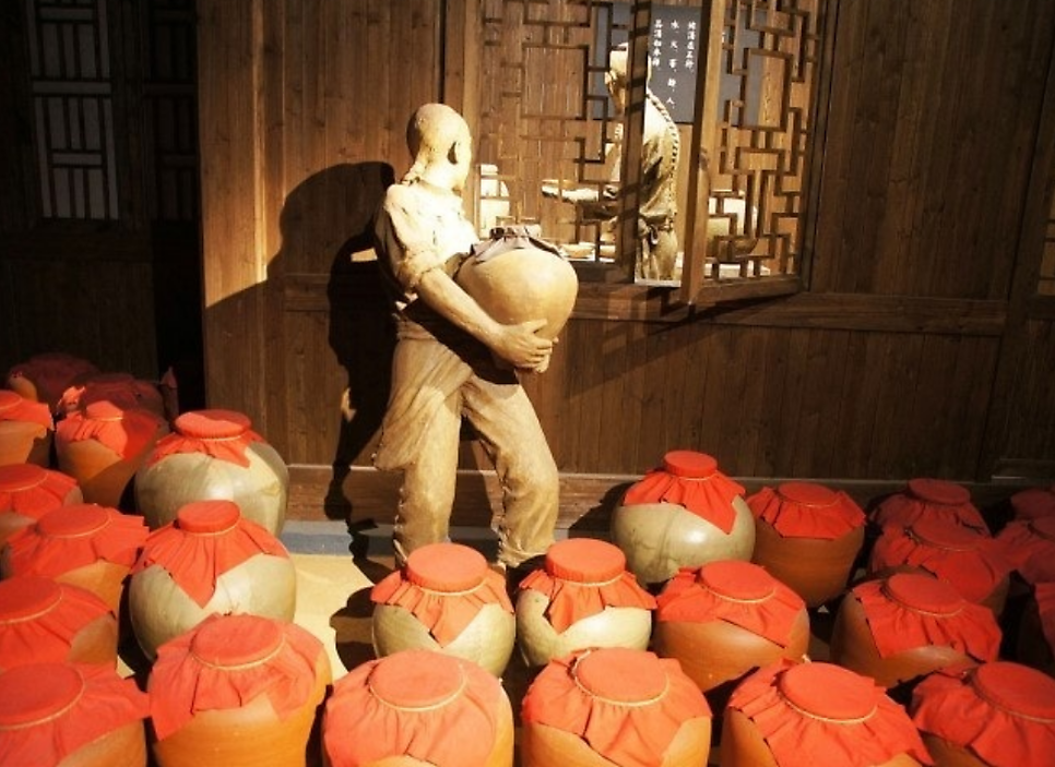 수정방 | 600년 역사를 품은 중국 프리미엄 백주 싸게 사는 방법과 맛있게 마시는 법 및 음식 페어링 팁 이미지 2